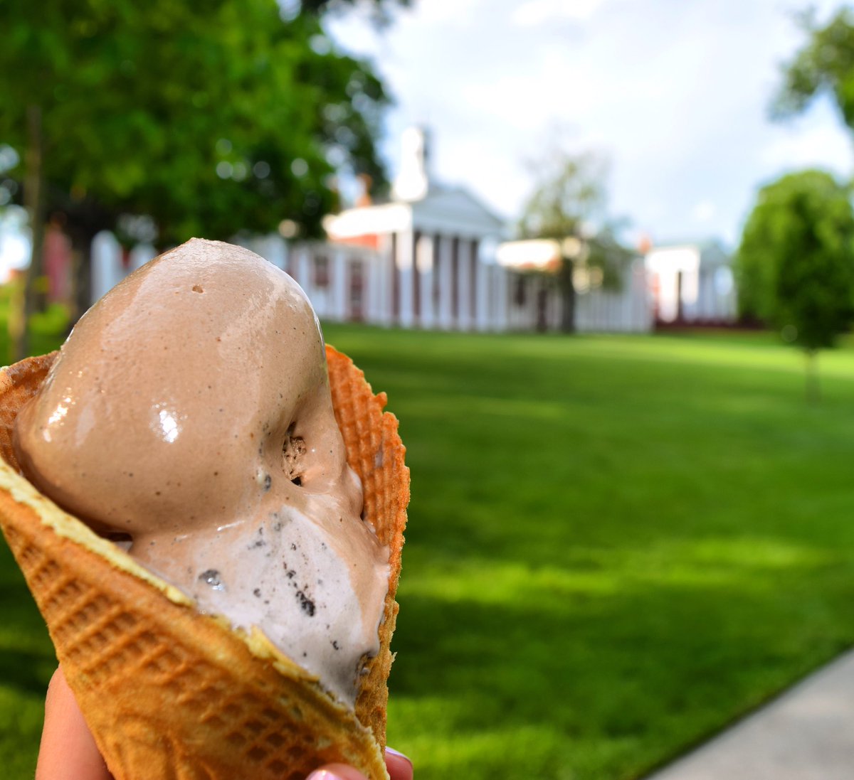 spoon_wlu's tweet photo. Sweet Things tastes better on the Colonnade 😋
#visitlexingtonva #sweetthings #spoonwlu #spoonuniversity https://t.co/A9F4GSk4fW