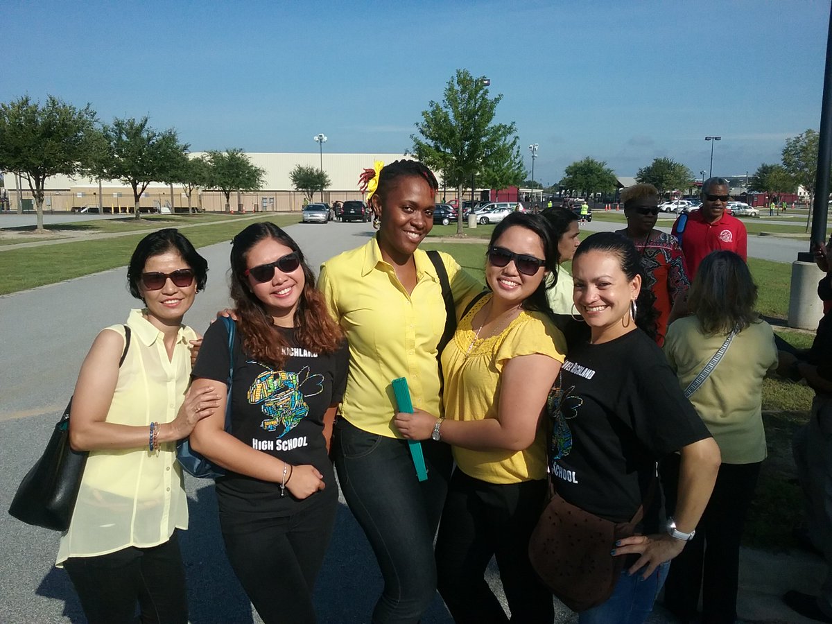 teacherkaru's tweet photo. LRHS represented!
@RichlandOne 
#R1Strong https://t.co/Kfldcyt2tL