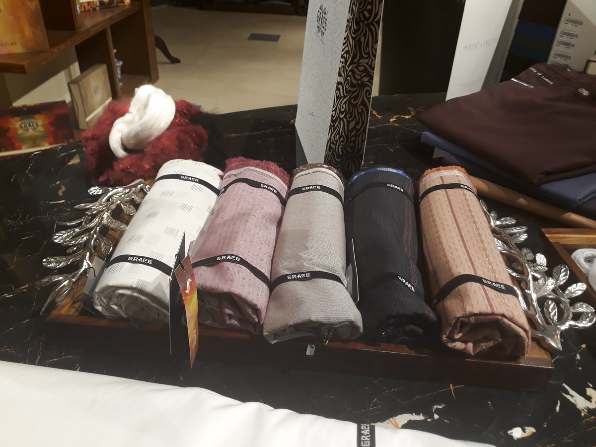 KhajistaM's tweet photo. Now you don't need to dive in thousands of thans because #shafferbygracefabrics has come up with classy roll-ups. https://t.co/Z27nKgrkjd
