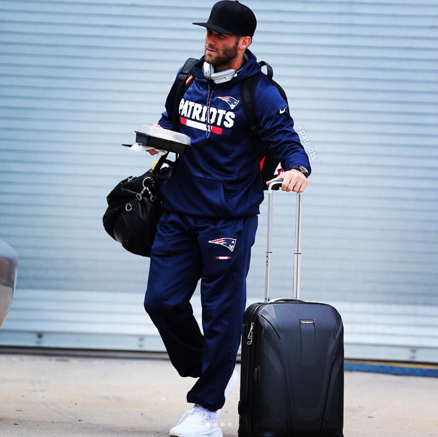 SamsoniteUSA's tweet image. Preseason training for @Edelman11 and the @patriots requires grit and determination and Samsonite is here for every play. #WorkNotWork