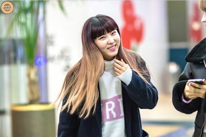 Notkkwonsso94's tweet photo. @rxllakuma @knggmina Please eonni engga mau jadi ketuanya/? https://t.co/9Zk36oGpib