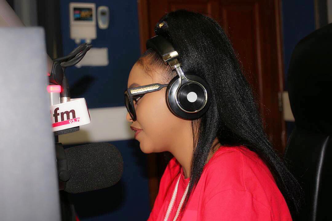 thebaddesttammy's tweet photo. Thanks @efmtanzania kwa Kuichapisha #Chapaaa Leo kwenye #ladha3600 📸 @gabyps123 https://t.co/TUgn1iTVlV