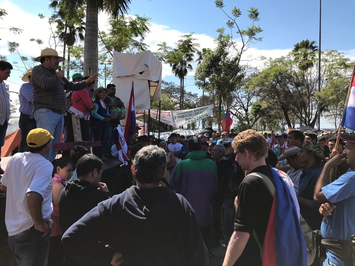 cigarrapy's tweet photo. Cierran el #DesfilePatriota esperando que el jueves el Senado rechace el veto de Horacio Cartes. Aumentan la organización y agradecen apoyo. https://t.co/4aSk1ceFoi
