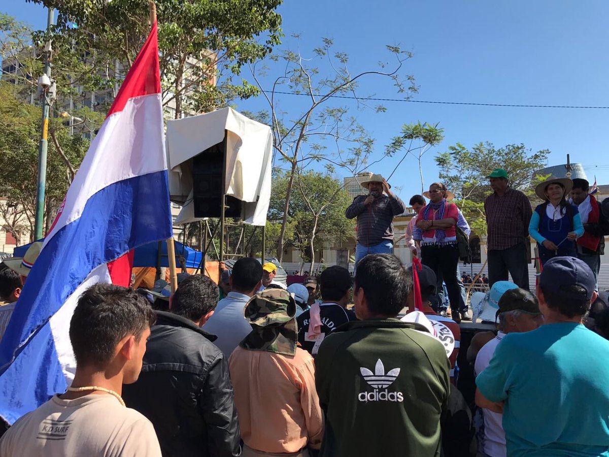 cigarrapy's tweet photo. Cierran el #DesfilePatriota esperando que el jueves el Senado rechace el veto de Horacio Cartes. Aumentan la organización y agradecen apoyo. https://t.co/4aSk1ceFoi