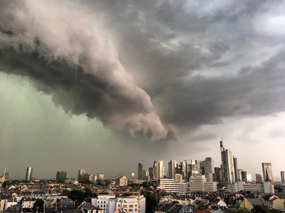Heute Mittag in Frankfurt am Main Photo UWA Wettermelder <a href="/Kachelmannwettr/">Kachelmannwetter</a> <a href="/Kachelmann/">Jörg @kachelmann anderswo: @realkachelmann</a>