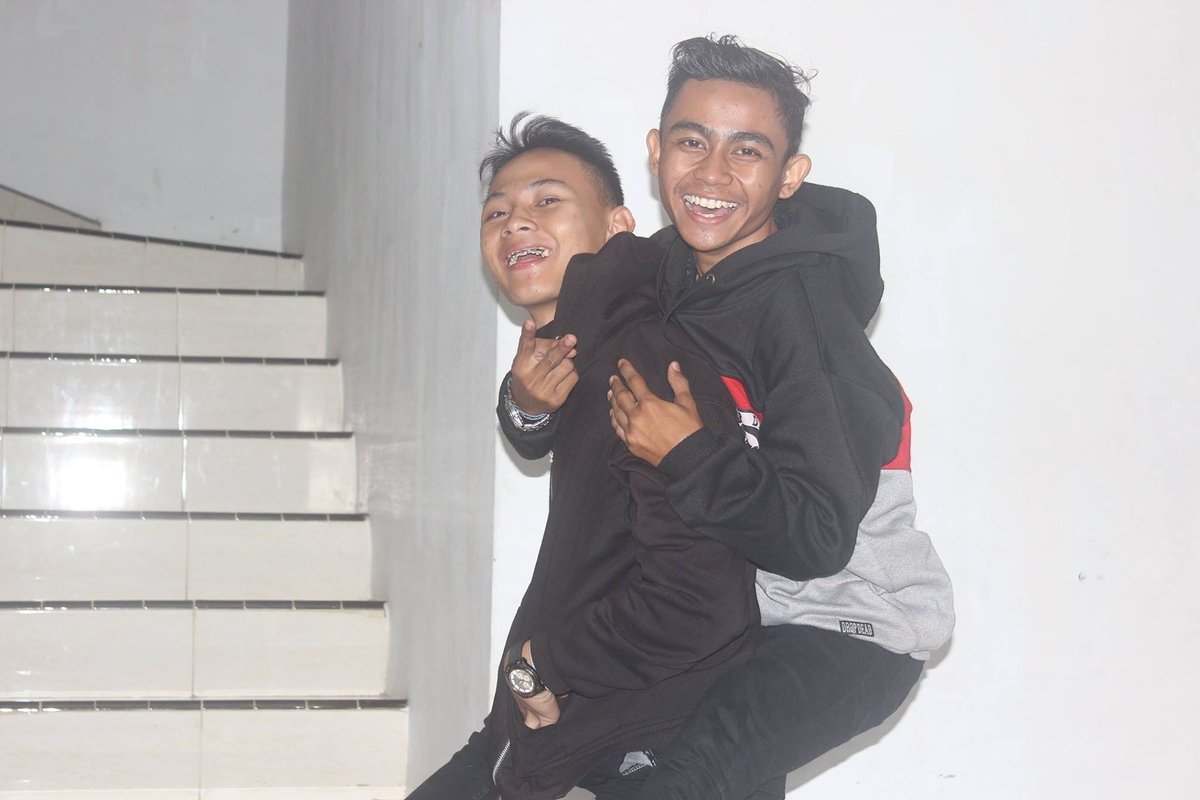 ipanprayoga9's tweet photo. Friend happy
#Friends 
#likeforfolow 
#ganteng https://t.co/XvMd5og9dA
