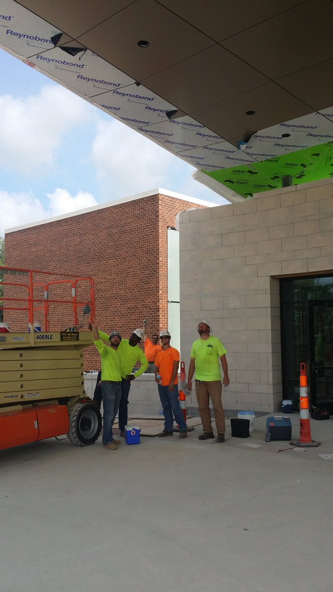 Architecturalsm's tweet image. @TRiArchitects @ICSConstruction @ShaareEmeth #aluminum_composite_material 
Installing our ACM system on the new front canopy.Great design!