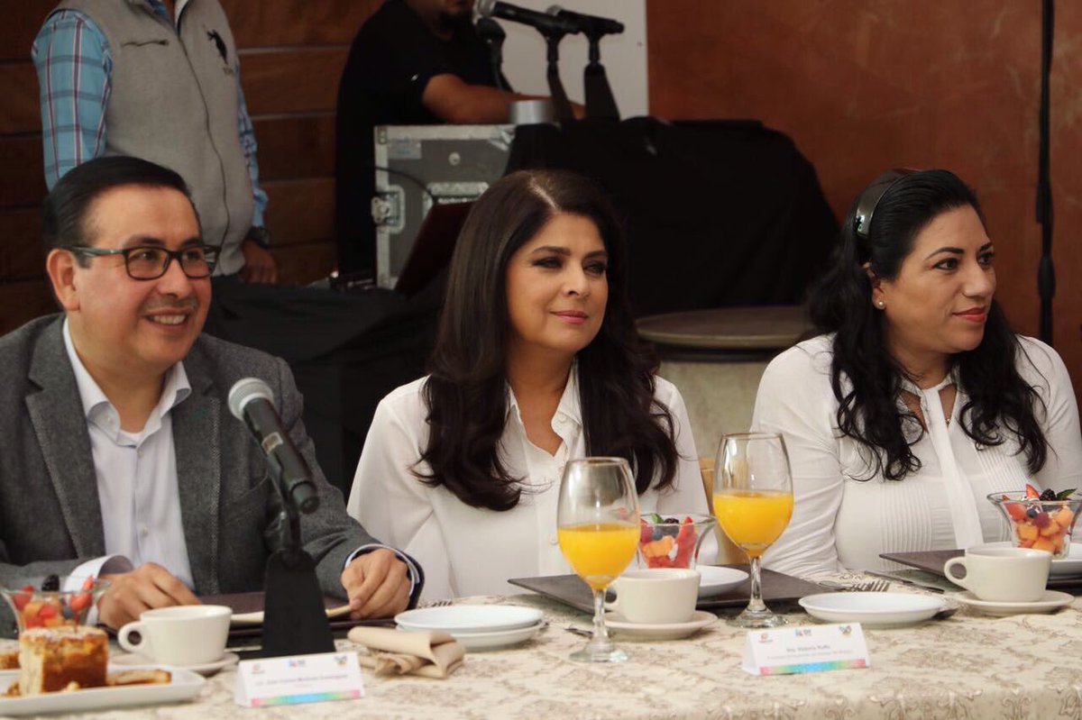 difhgo's tweet photo. Encabeza presidenta del Patronato @victoriaruffo31 reunión con empresarios a fin de conjuntar esfuerzos para remodelación de Casa del Niño https://t.co/e1beqU7bsf