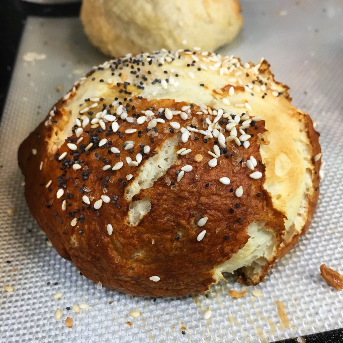xandragramm's tweet photo. My first attempt at a pretzel bun https://t.co/J09rO4s2km #NotRecipes https://t.co/QT75QmQHyJ