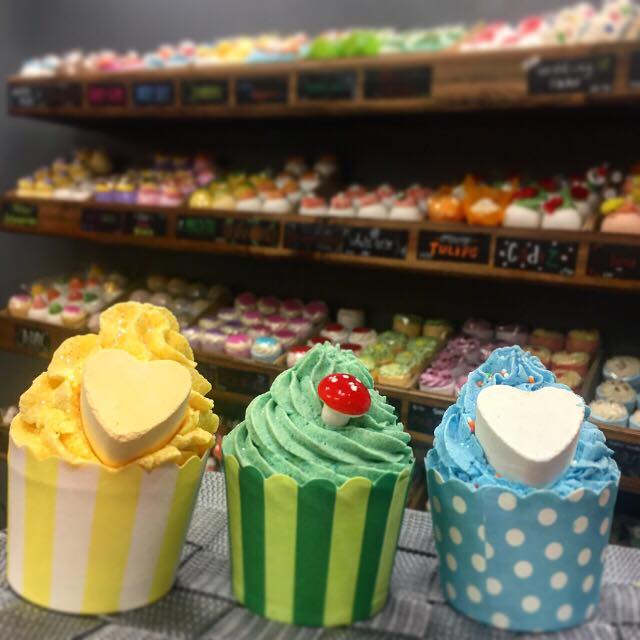 ScentColour's tweet photo. Introducing...the LEMON SUNDAE, the SPACECAKE, and the WINTER (IS COMING)
#bathcakes #natural #vegan #naturalbathbombs #handmade #eco https://t.co/LHGkRbrp8S