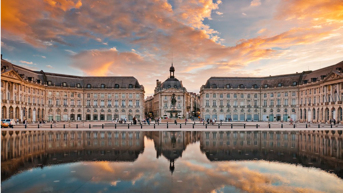 CastelgaillardR's tweet photo. The world famous city of #Bordeaux is only 30 mins away! #Shopping #culture #food #wine #beach #nightlife - This place is a must visit! https://t.co/LWXtBSzYag
