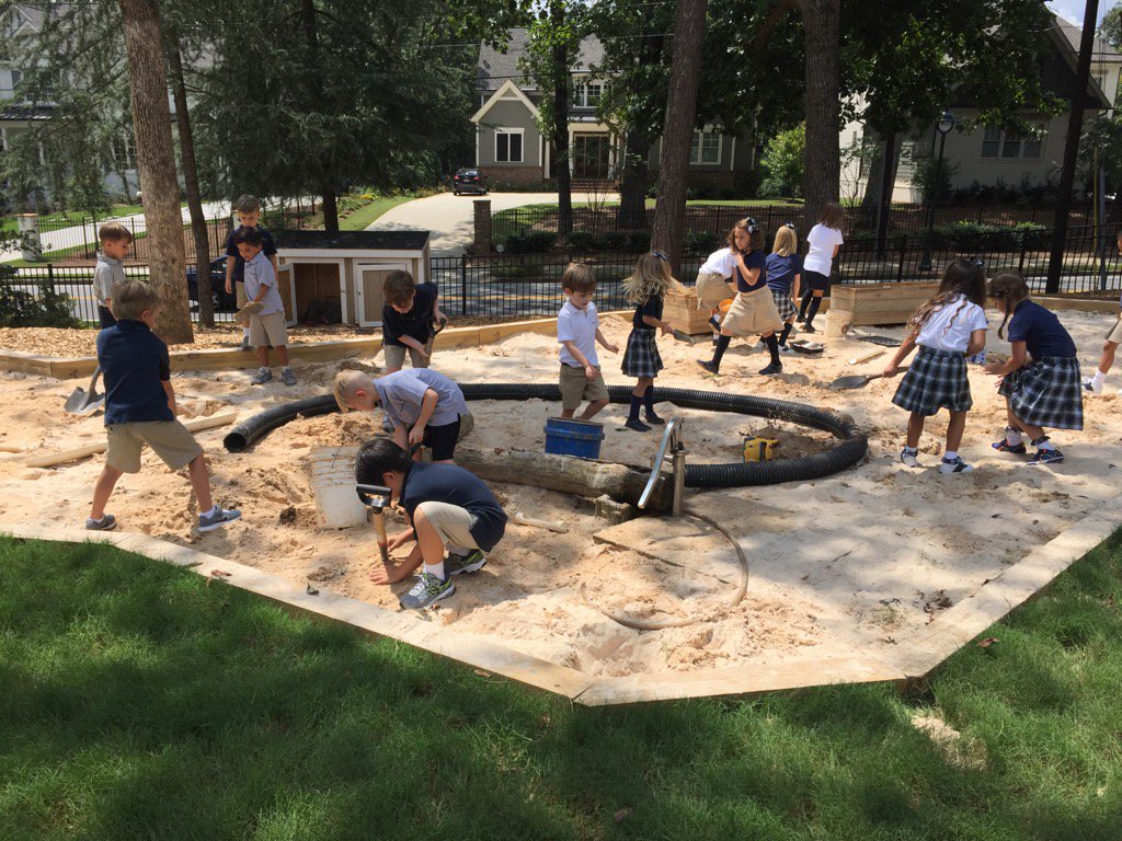 gutterymustangs's tweet photo. Kindergarten loves the frontier. #mvlower https://t.co/5tEia0xNXt