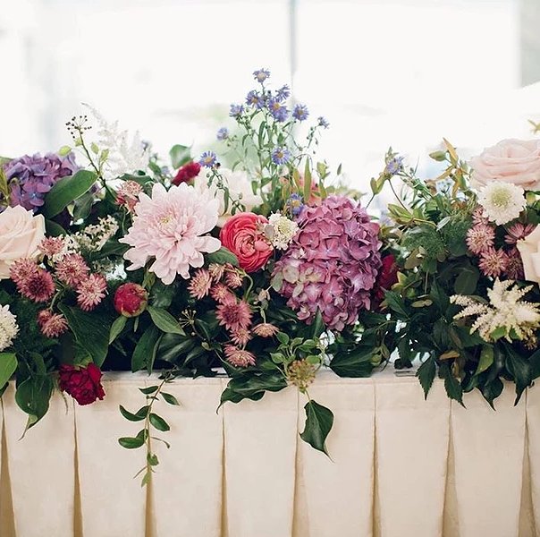 If you're looking for someone to do you wedding flowers, check out Gillian's amazing flowers <a href="/FlowersbyMee/">Flowers by Mee</a> bit.ly/2uFHcOB