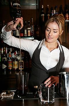 GirlzBehindBar's tweet photo. #classy #femalebartenders #drinks #mobile #fun #celebrations #party https://t.co/oRn5SuUYe5