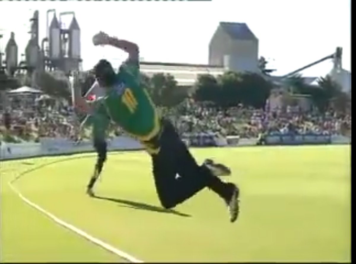 newz_cafe's tweet photo. Best Flying #catch in #Cricket  history
Video Link: https://t.co/kSo1RweUwr
#icc2017 
#NationalRelaxationDay
#التعاون_الهلال https://t.co/0W56WhBK1L
