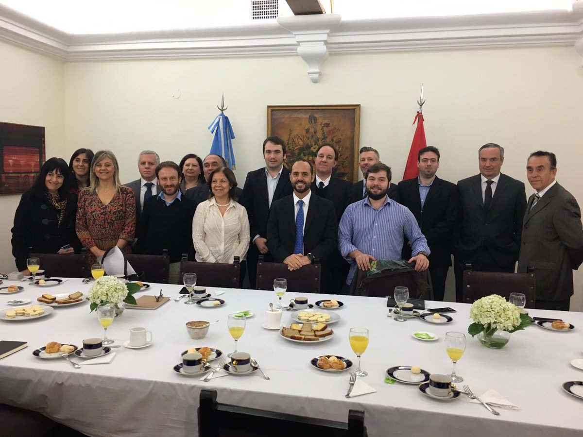 invest_BA's tweet photo. Ayer participamos del desayuno con argentinos en la Misiòn Institucional a Lima en la Embajada Argentina en Perú #Despega2017 #BAlima https://t.co/X6dLROE8TL