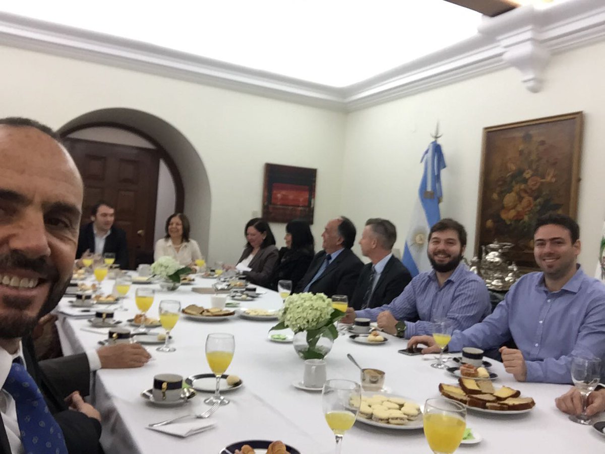 invest_BA's tweet photo. Ayer participamos del desayuno con argentinos en la Misiòn Institucional a Lima en la Embajada Argentina en Perú #Despega2017 #BAlima https://t.co/X6dLROE8TL