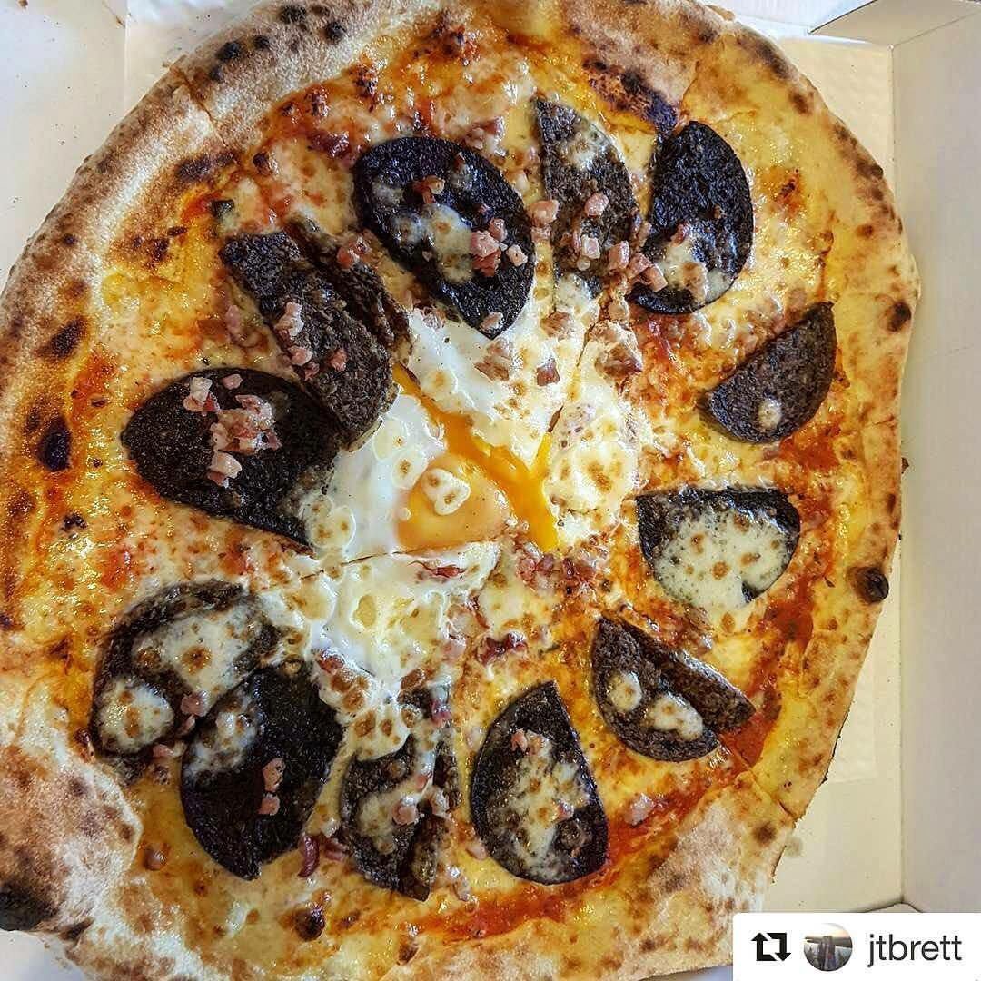 doughedinburgh's tweet photo. Scozia baby! aye right!🍕👊#WErDough #oopswearedoughingitagain #doughbletrouble #edinburgh #pizza #takeaway #delivery #pizzeria #eatery https://t.co/KYjNAaBm70