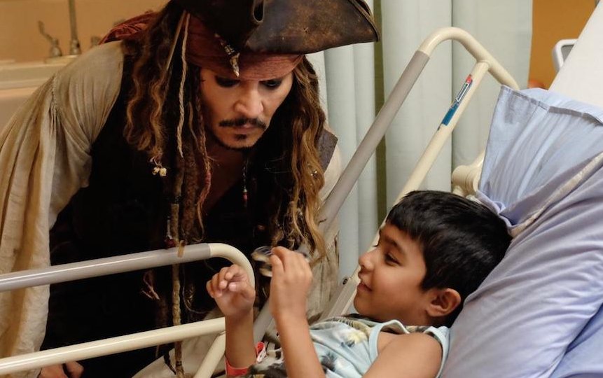 DailyHiveVan's tweet photo. Johnny Depp spent 5 hours meeting every patient at @BCCHF dressed as Jack Sparrow yesterday ❤️ https://t.co/NmAjwBEnR5 https://t.co/kCvCfjMEVO