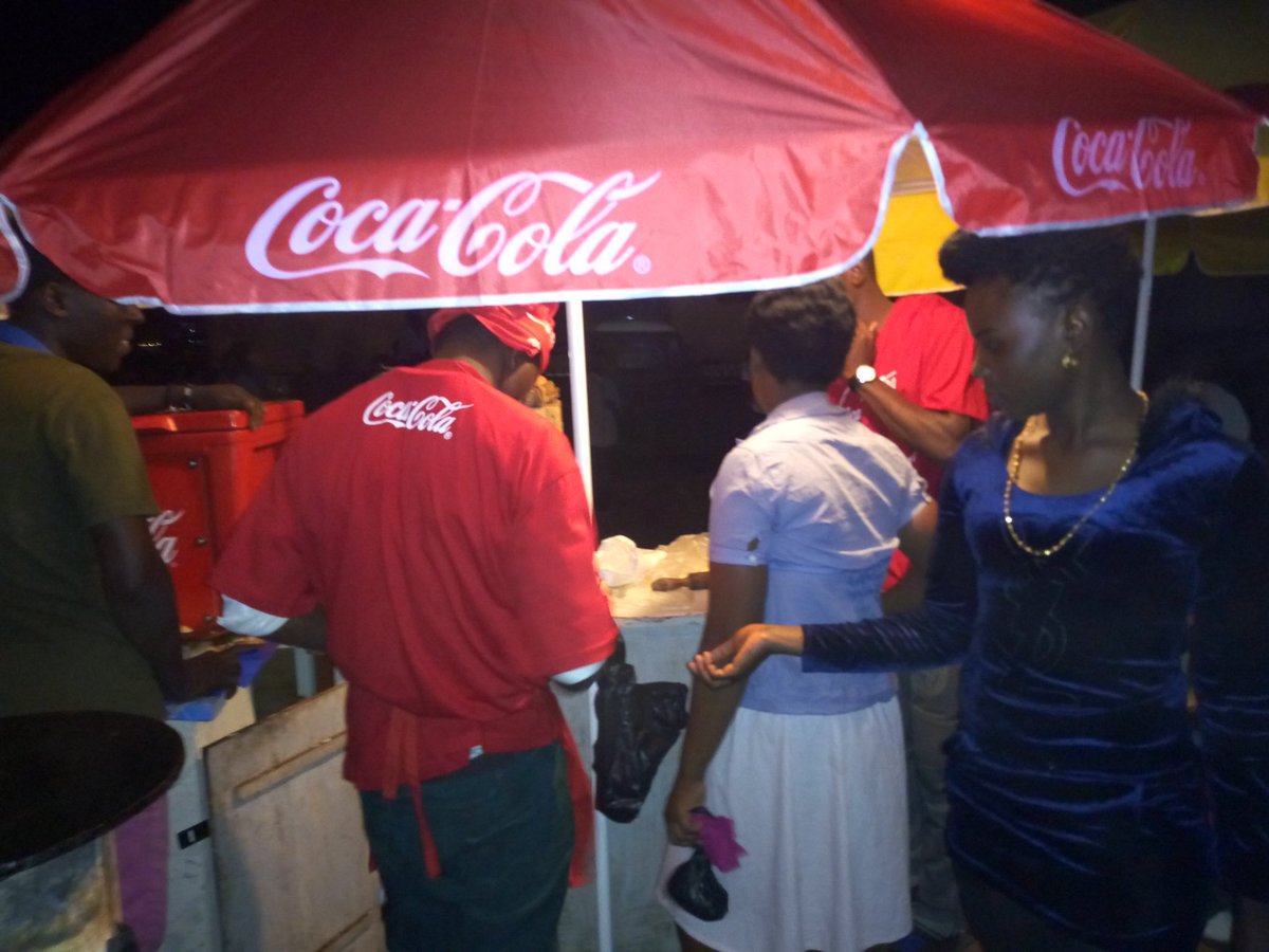 Afunah1's tweet photo. Hw #Makerere students be wen buying a #rolex 2 #tastethefeeling courtesy of @centurybottling #rolexweek #rolexfestival & #rolexchallenge https://t.co/omwsg2qpbP