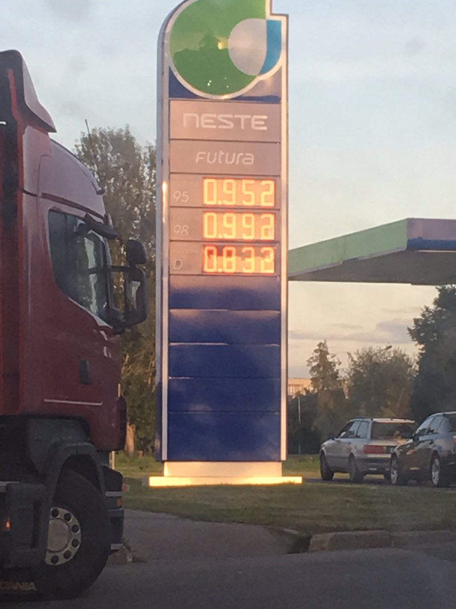 Raimonds_B's tweet photo. Mežciemā notiek degvielas cenu "karš" starp @NesteRuna un @CircleKLatvija https://t.co/TrS3MxsCDe