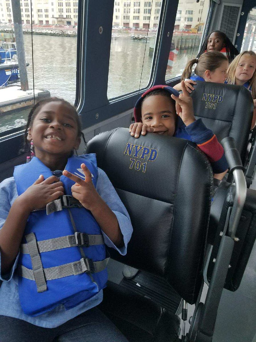 NYPD113Pct's tweet photo. 113 & 101 Explorers hanging out with our #HarborUnit. #NYCWaterways @NYPDSpecialops @NYPD101Pct https://t.co/fV4glivqVf