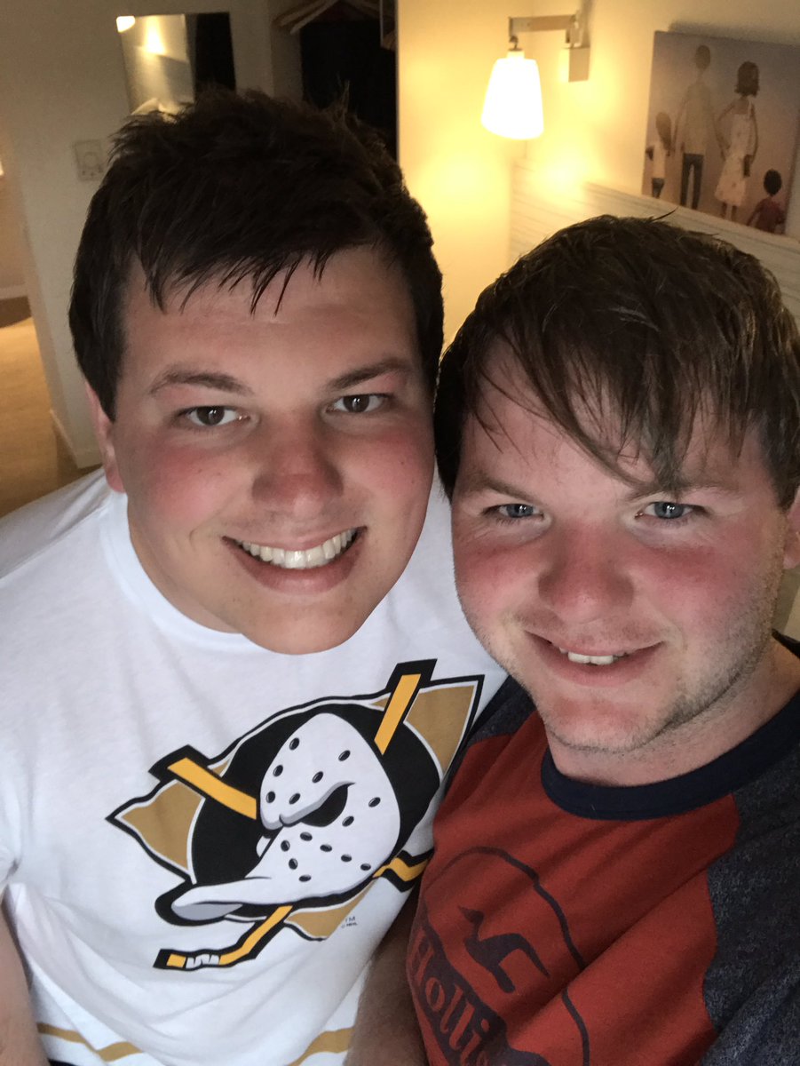 theWALTway's tweet photo. Off for dinner #gomightyducks 👍 https://t.co/l20iFrhcCi