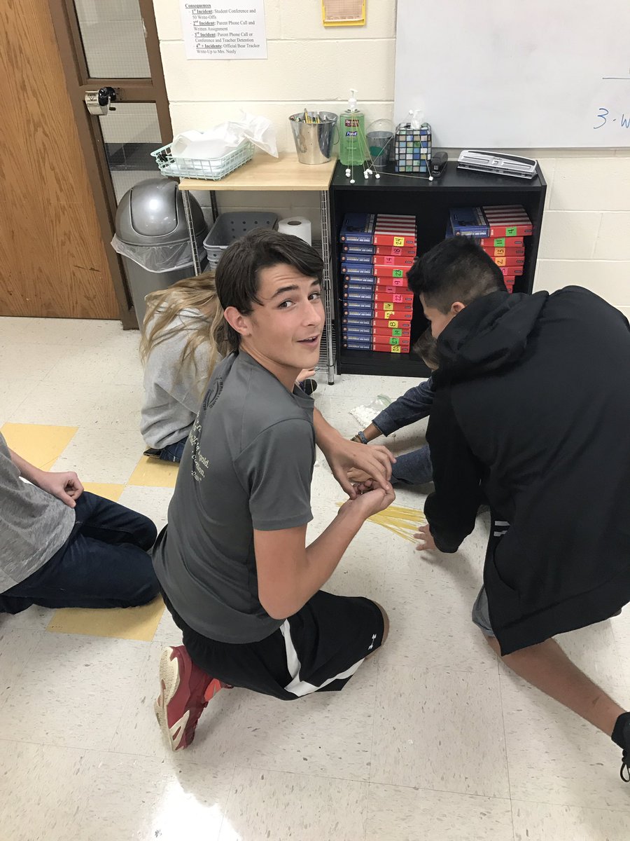 TheLackeyLab's tweet photo. Study skill number one? Building a firm foundation #studyskills #freshman #wecanSTEMtoo https://t.co/5eLROjlusk