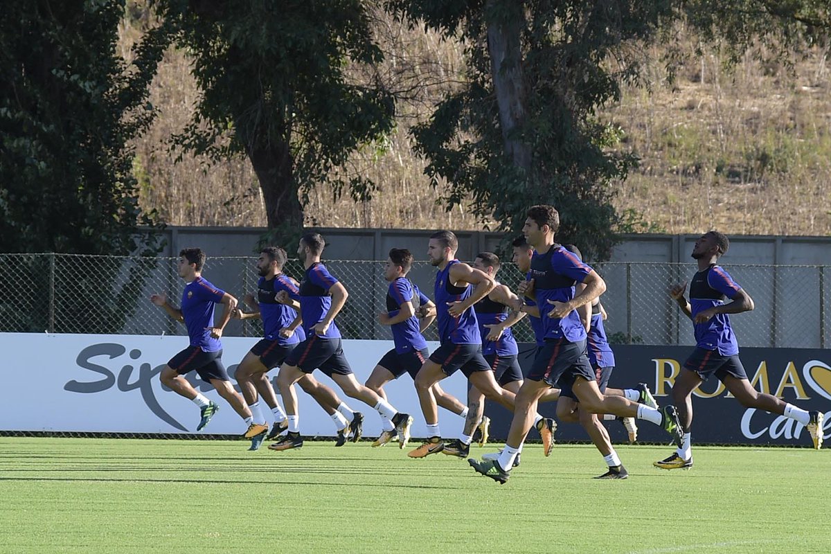 ASRomaEspanol's tweet photo. 📸 | En curso el primer entrenamiento de la #ASRoma en la semana.

Se aproxima #AtalantaRoma https://t.co/2VWu4pjawi