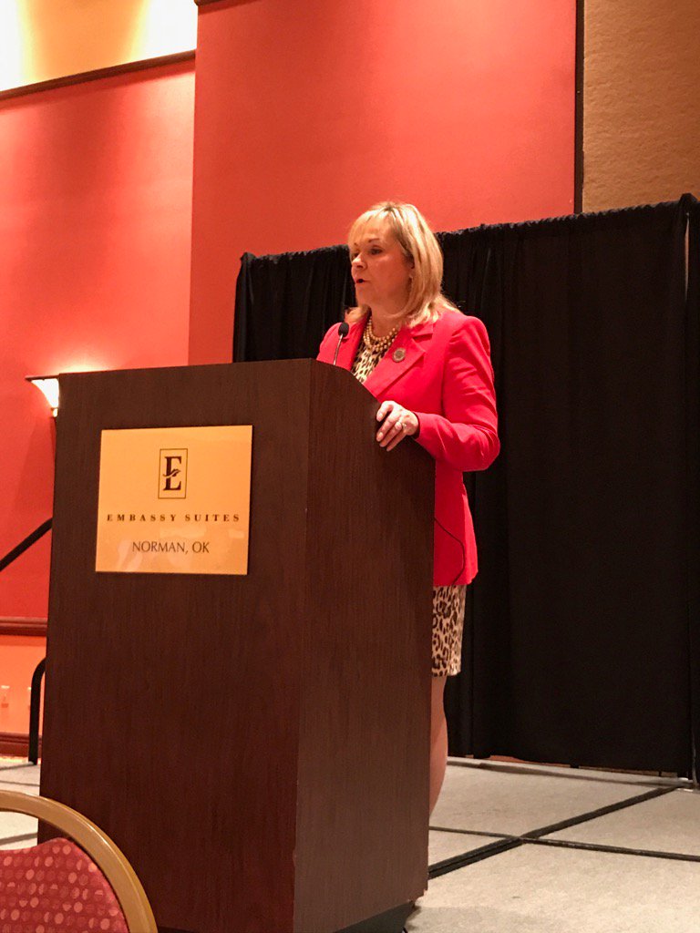 okem's tweet image. .@GovMaryFallin speaking to attendees, thanking them for their work.