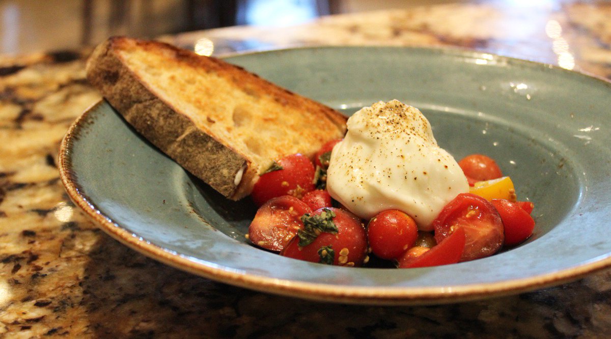 CIABakerybyilly's tweet photo. Tomato Salad with Burrata. #napavalley #sthelena https://t.co/C1FYSiZfyT