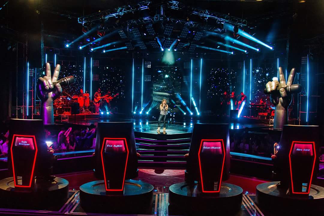 SusanOchoaFans1's tweet photo. Recuerdan cuando nuestra Susan nos deleita con esa pasión al cantar, El me mintió ?? 🎤🎷🎶🎛🎙🎶 #apasionadacomoninguna https://t.co/klbuWz4aEi