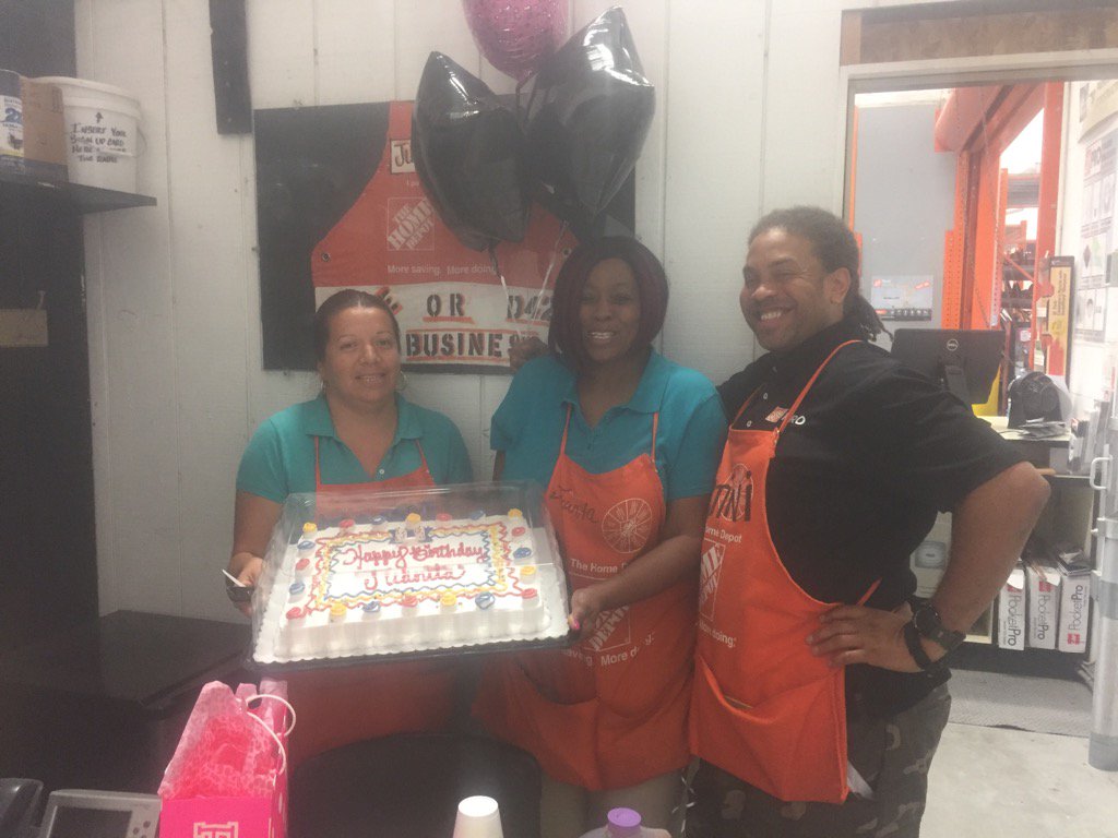 Prods8976's tweet photo. Happy birthday 🎈🎊 Juanita my #1 PASA at Lancaster 8976! Thank You 😊 for all you do congratulations. https://t.co/simDfhS88W