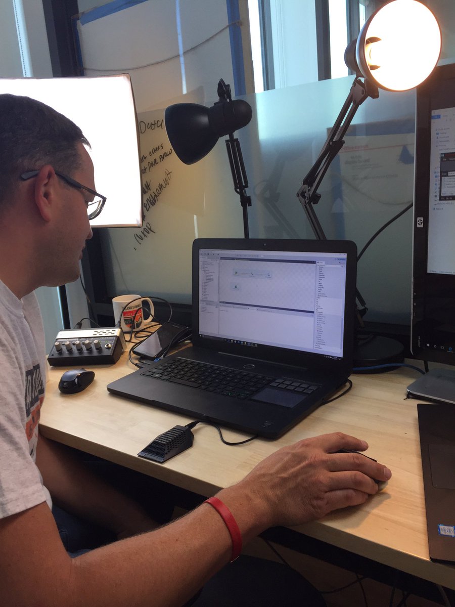 Nick_Piette's tweet photo. @MarkBalk starting to load @sourceforge download data into @awscloud using @Talend Open Studio #dataintegration #Cloud  #SummerofOpenSource https://t.co/ddPcsqBZqi