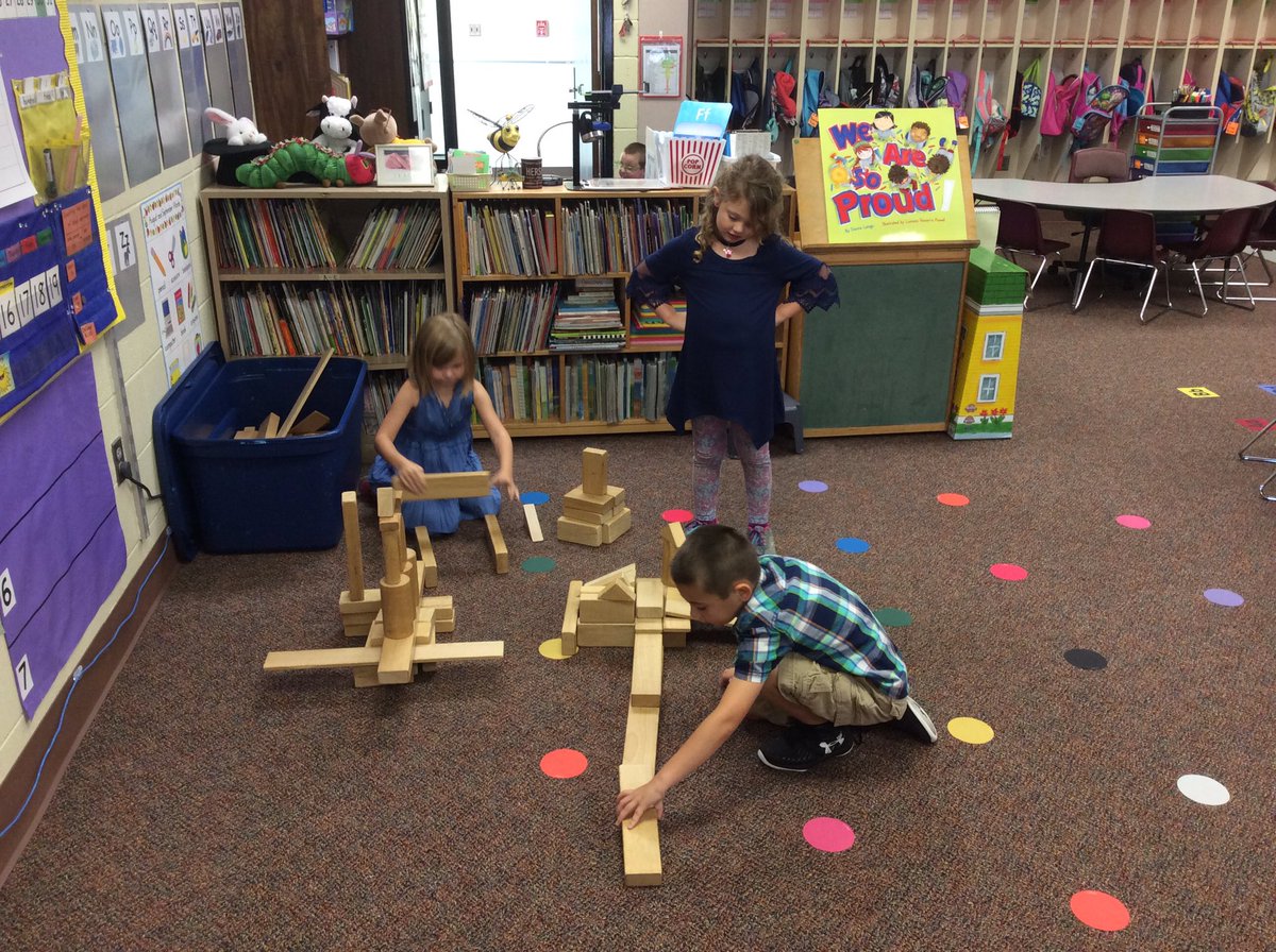 shoustonk's tweet photo. Fun times in Kdg Workstations!  We learned how to use our classroom ipadsthis week. #hooray4harris https://t.co/OsZXbv1I1B