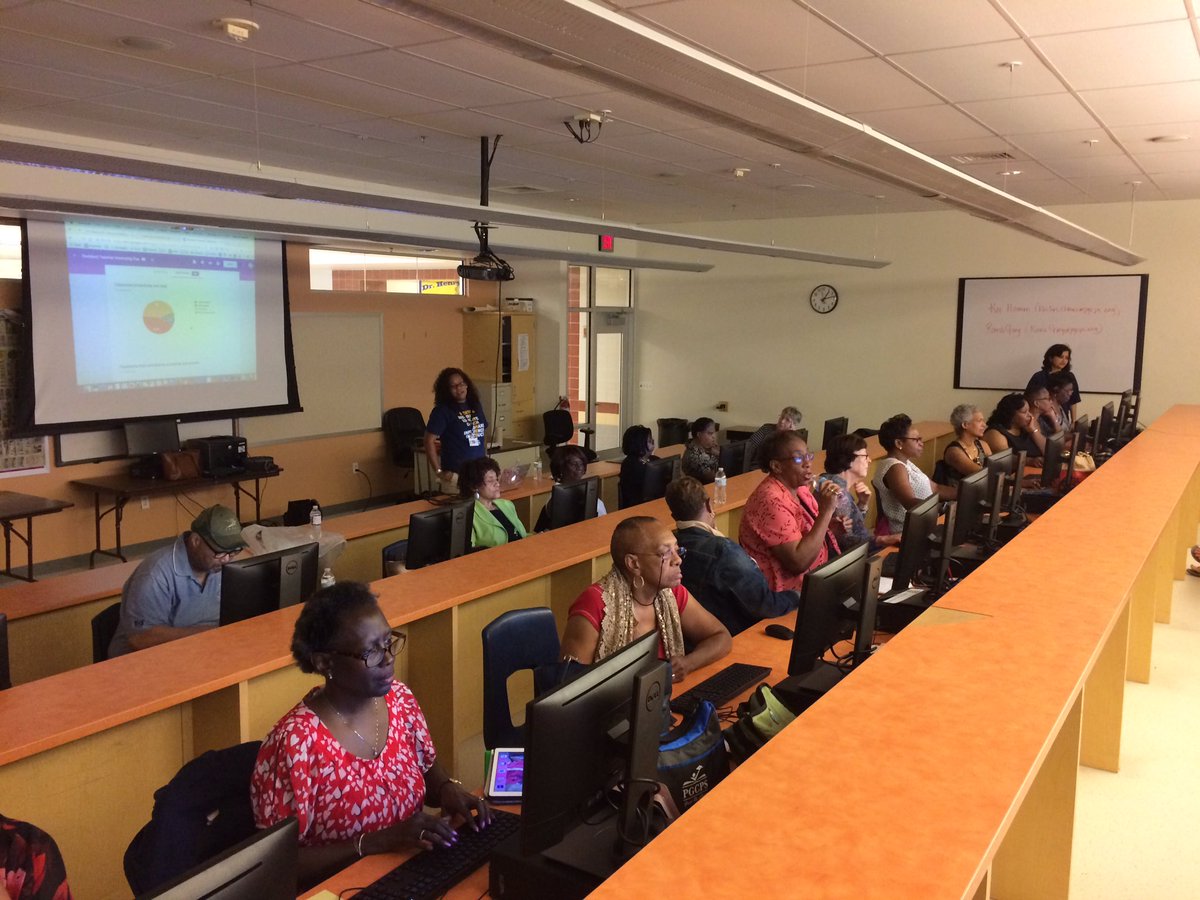 rimagarg1's tweet photo. Building Technology Literacy #STs2017 (Supervising Teachers)@DrDougAnthony @SharonH1966 @glad2teach @Askthementor @CArtsCoach https://t.co/dzA5qQaX4x