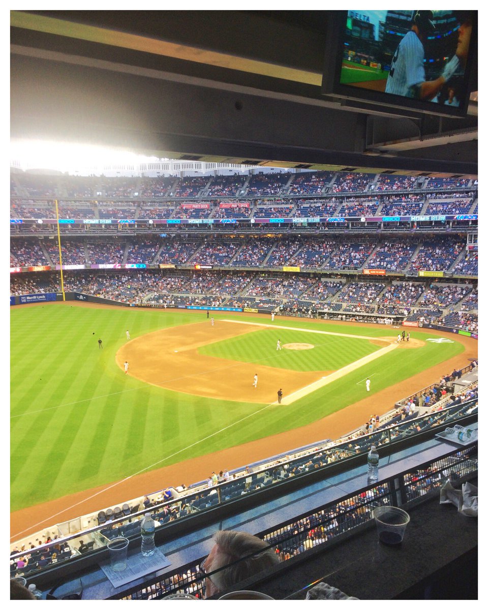 GoCharityInc's tweet photo. Legendary David Wells speaks to Go Charity Clients in our Luxury Suite at the Yankee vs Red Sox game #gocharity #YankeesvsRedsox https://t.co/Gqfy3YksCK