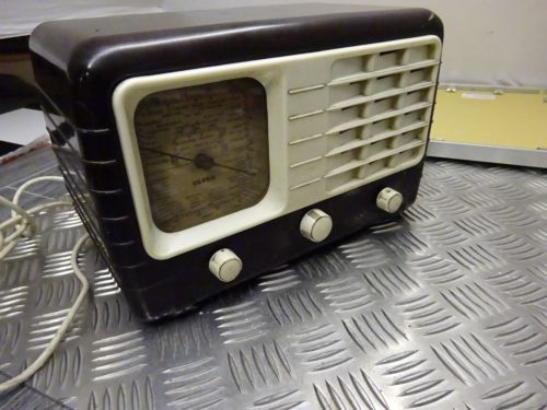 BakeliteRadios's tweet photo. Ultra T401 Valve #bakelite Radio 1940 - 1950 S/n 12944 4 Valve, All Valves Glow #vintage https://t.co/zrcqEPLnld https://t.co/lWnJy7cyuQ