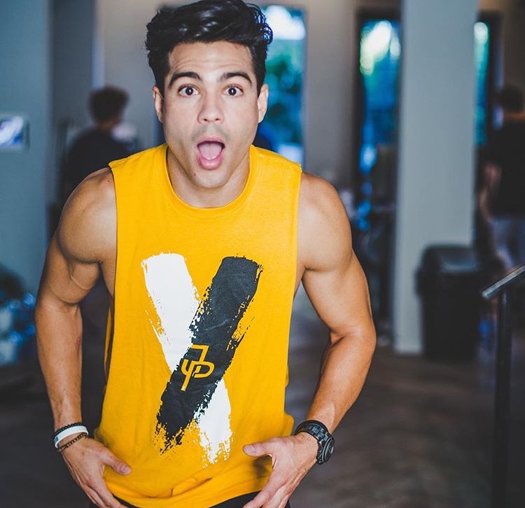 vlogteam10's tweet photo. ray diaz
-ABS BABY
-so funny, great sence of humor 
-such a good friend
-so hardworking(all of them are)
-caring
-a real model😍 @iamraydiaz https://t.co/hpK9DloWP1