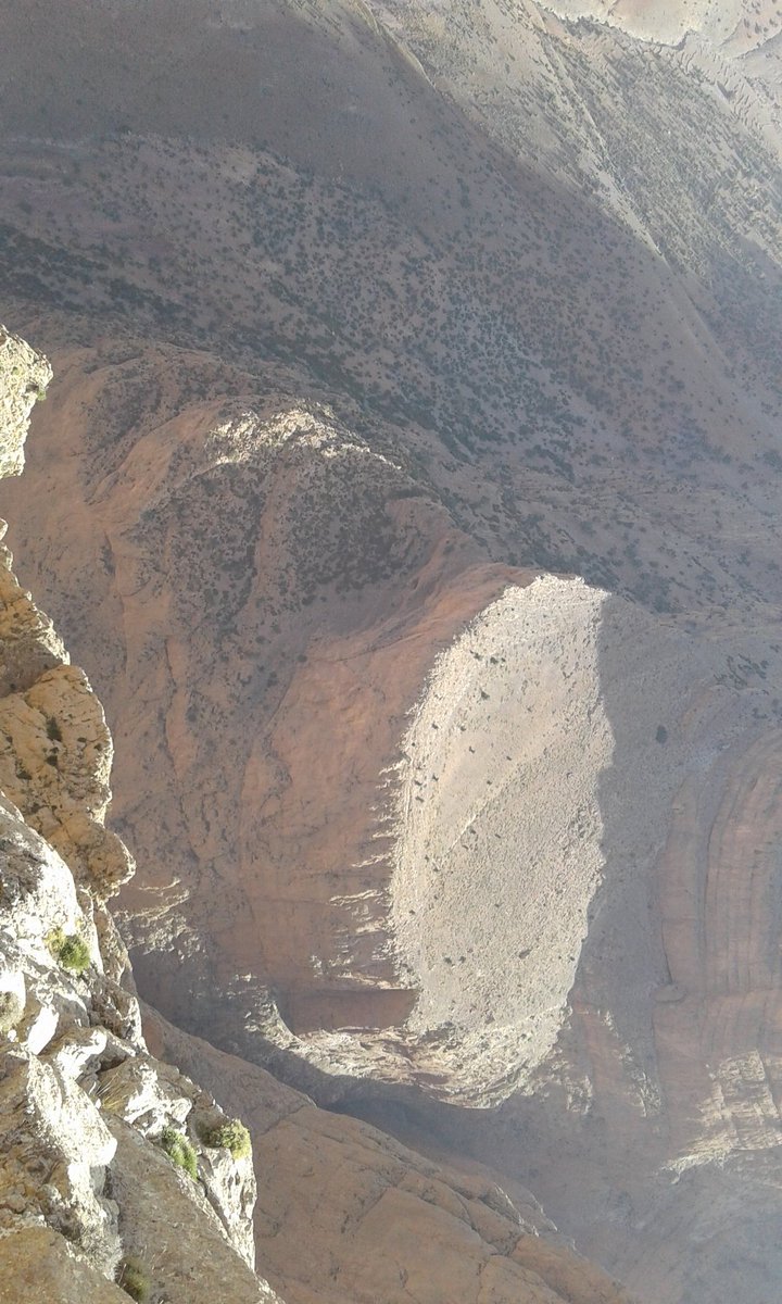 Salut, bienvenus chez notre paradis taghia qui veut réserver son séjour d'automne chez nous il suffis de contacter avec moi . Bienvenus.