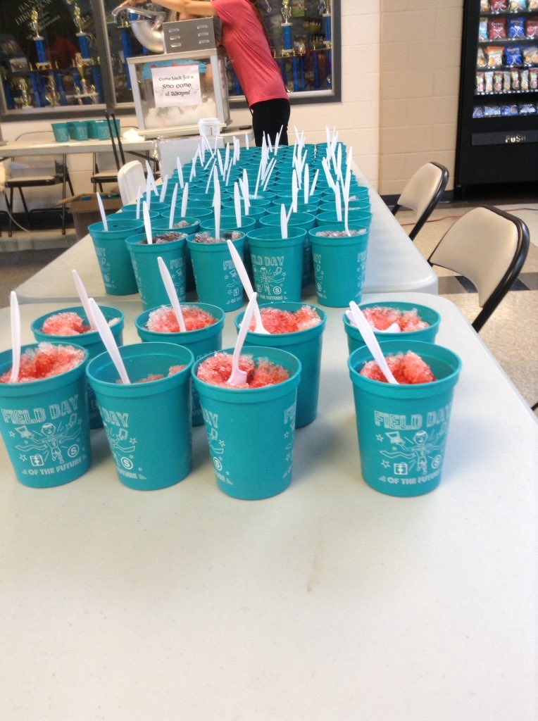 HCPS_Innovates's tweet photo. Snow cones! It's been a busy Summer Learning Series day! #FutureFieldDay https://t.co/PF18hwUYEg