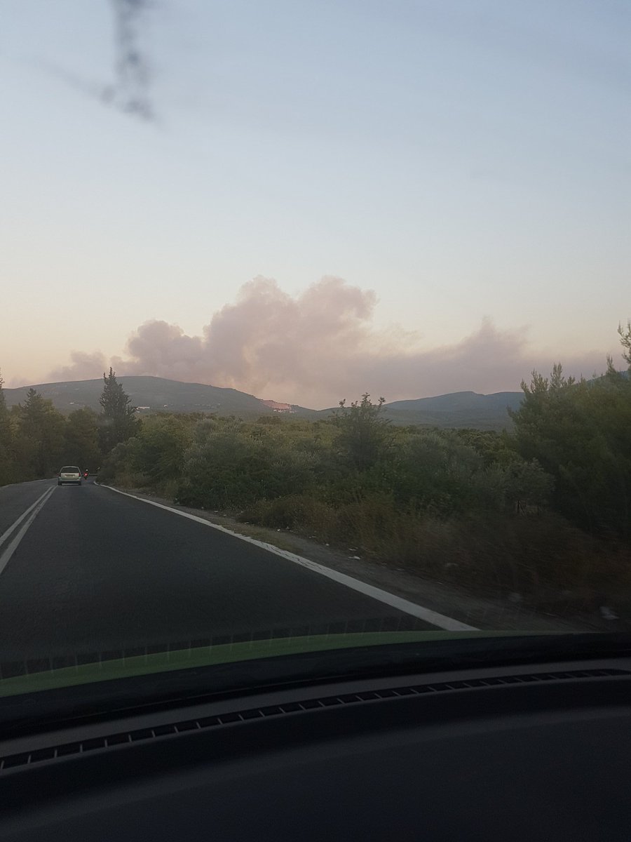 daianaki_L's tweet photo. η επόμενη μέρα στον Κάλαμο.. και δυστυχώς η καταστροφή συνεχίζεται. #sad #φωτιες #καλαμος https://t.co/ctH5ncwQpG