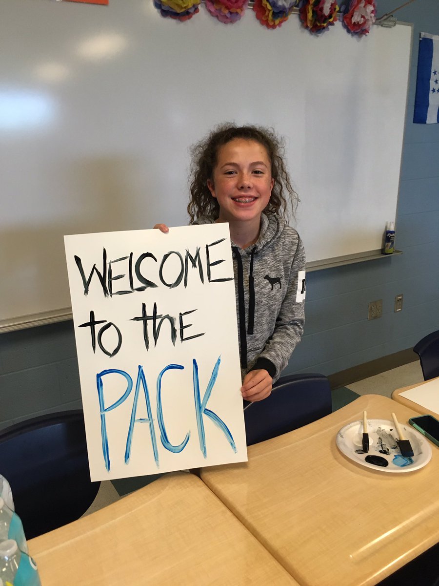 rpemshuskies's tweet photo. Our Student Leadership Teams rock! #previewdayprep #care #kindness #epeast #cominginbeforeschoolstarts https://t.co/dkFqFWvGhU