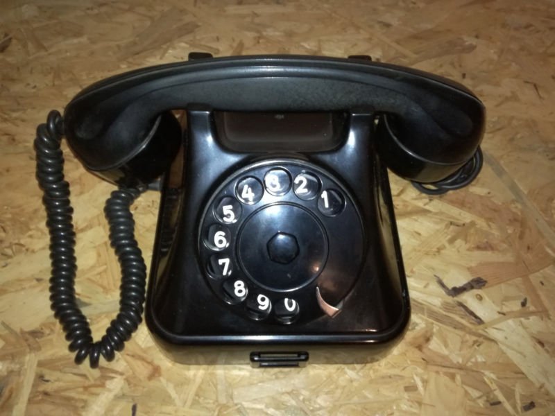 BakeliteRadios's tweet photo. #vintage Retro Iskra Ata 11 #bakelite Landline Rotary Telephone Black Yugoslavia https://t.co/ogxhPtZpoT https://t.co/uisg2Gh5DM