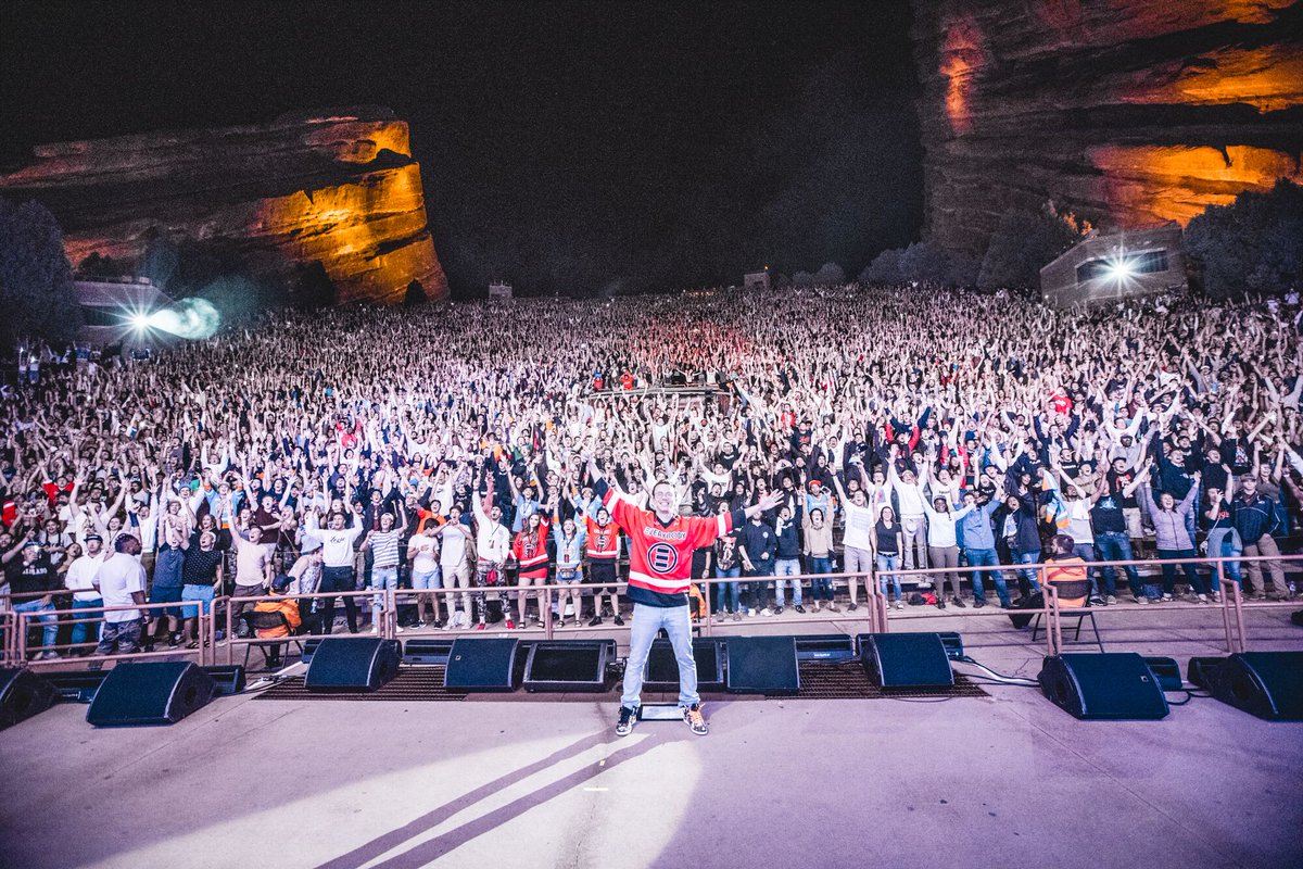 TeamVisionary's tweet photo. Sold out the Red Rocks! #EverybodysTour 

📷: @Lifeofholland1 https://t.co/NgAKri8Im4