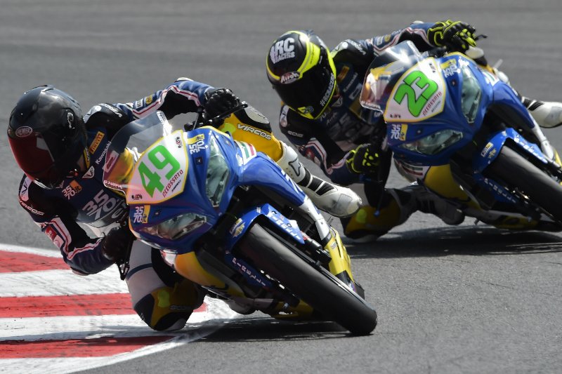 TalentiAzzurri's tweet photo. Il Team 3570 #madeinCIV pronto a ripartire con Manuel Bastianelli 2⃣3⃣ e Marco Carusi 4⃣9⃣ al via del #GermanWorldSBK #WorldSSP300 https://t.co/MayRJtah6W