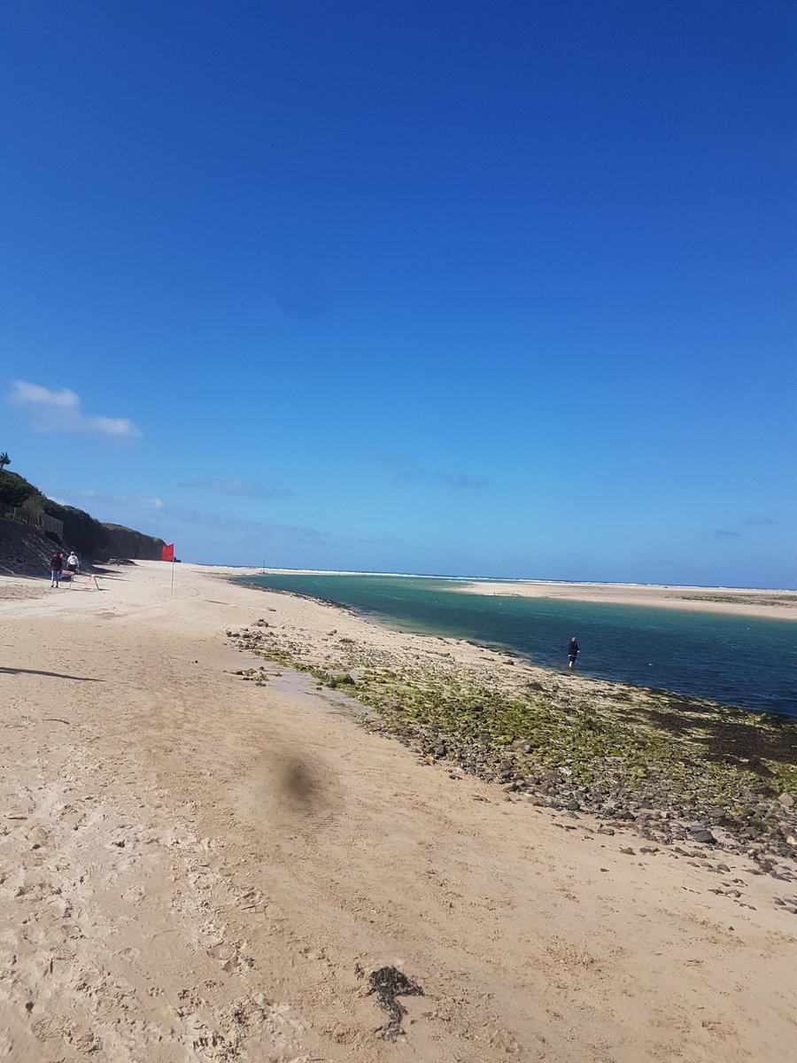 sozpink's tweet photo. Love this view #summerlovin #familydaysrule #hot #hayle #holiday https://t.co/Dw923unard