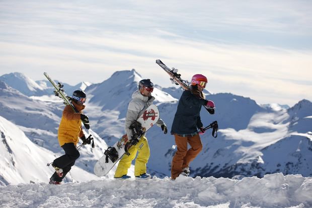 #Turismo Fin de semana largo a pleno en <a href="/Cerro_Castor/">Cerro Castor</a> goo.gl/4HSPhk 🏂#Snowlovers #CoronaSunsetHour  #OnaHouse