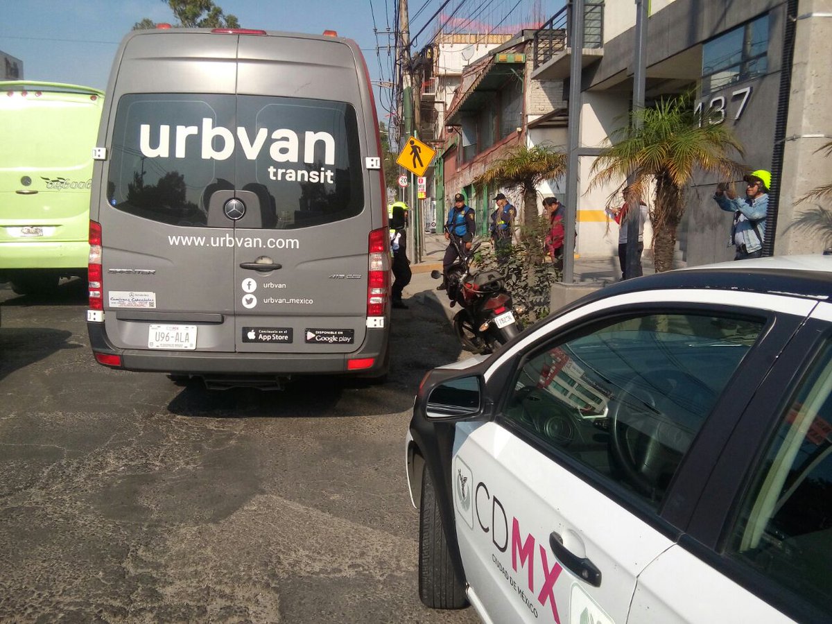 VigimoviCDMX's tweet photo. '@CDMX_Semovi remitió 5 unidades que prestaban servicio privado de transporte de pasajeros, de manera irregular. 
https://t.co/GgEyFPUcrr https://t.co/kPOY3dxUck