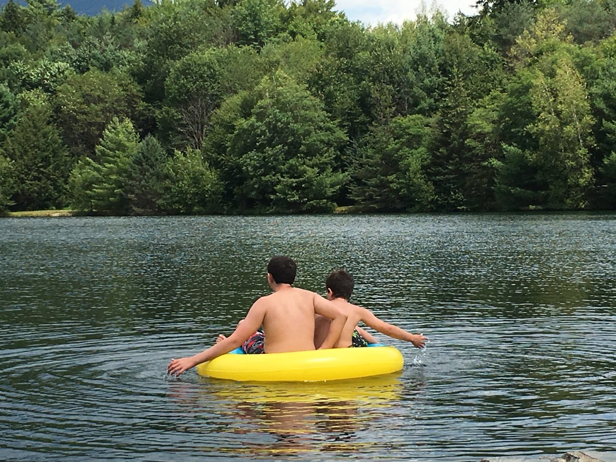 massholemommy's tweet photo. My view while streaming Fios today. I'm watching American Ninja Warrior while the boys are on the lake. #FiosBoston #ad https://t.co/46EkV3yaVL